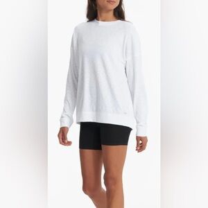 VUORI
Long-Sleeve Sunrise Crew